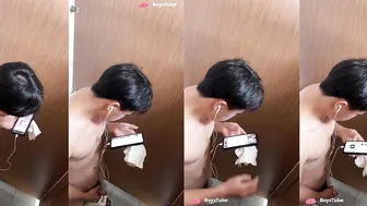 Chinese college student caught wanking in dorm toilet 22