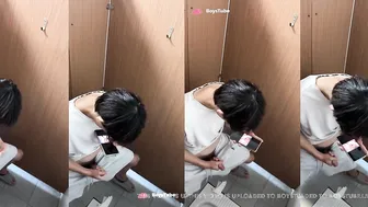 Chinese college student caught wanking in dorm toilet 28