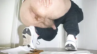 Squatting for some nasty loose shit
