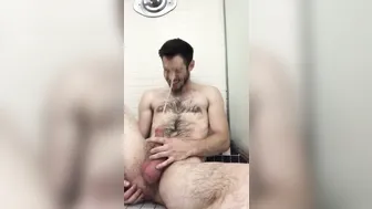 Hairy hot guy pissed on himself