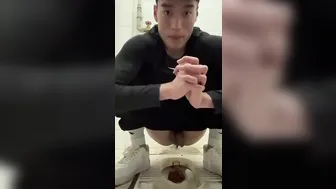 Chinese athlete shitting