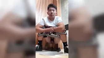 Asian pooping 01