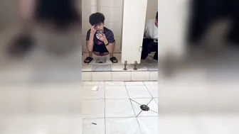 Chinese doorless squat toilet