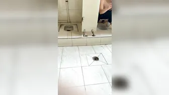 Chinese doorless squat toilet 3