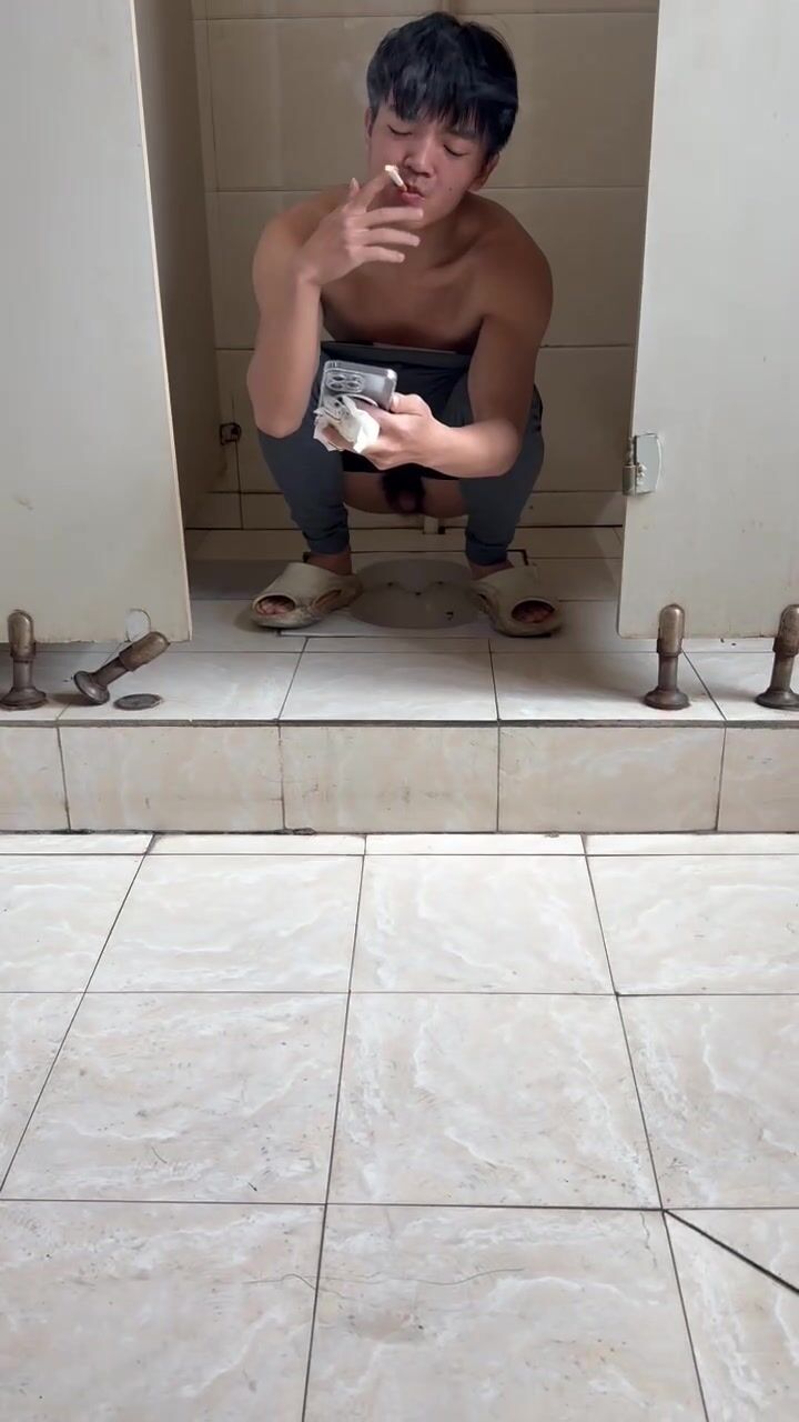 Chinese doorless squat toilet 10