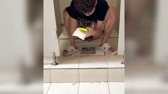 Chinese doorless squat toilet 17