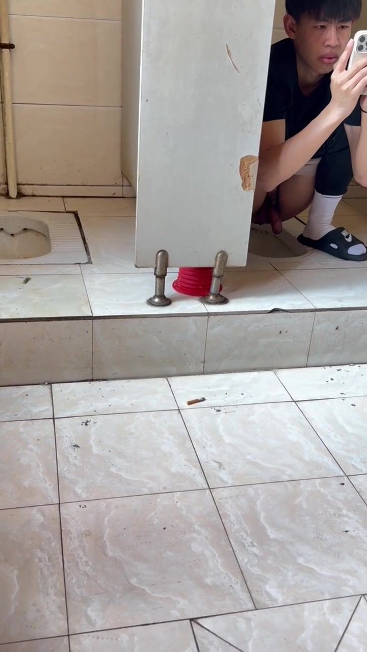 Chinese doorless squat toilet 23
