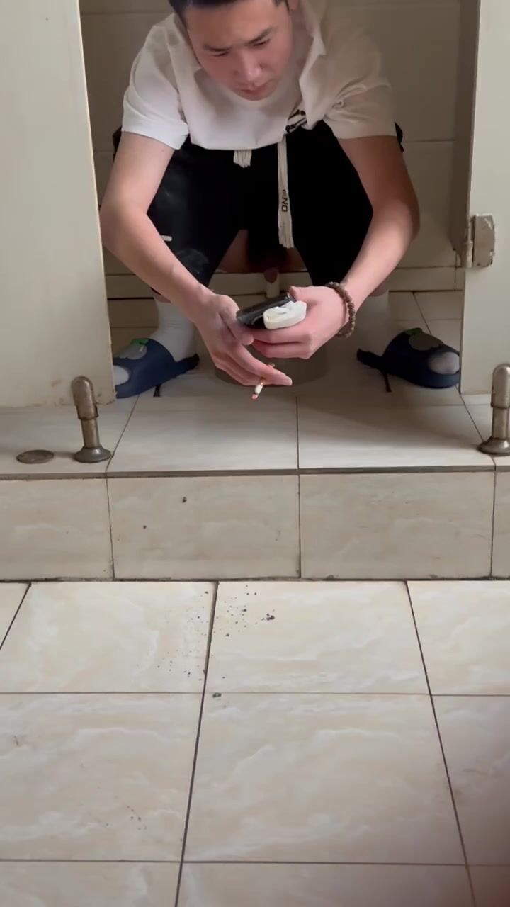 Chinese doorless squat toilet 28