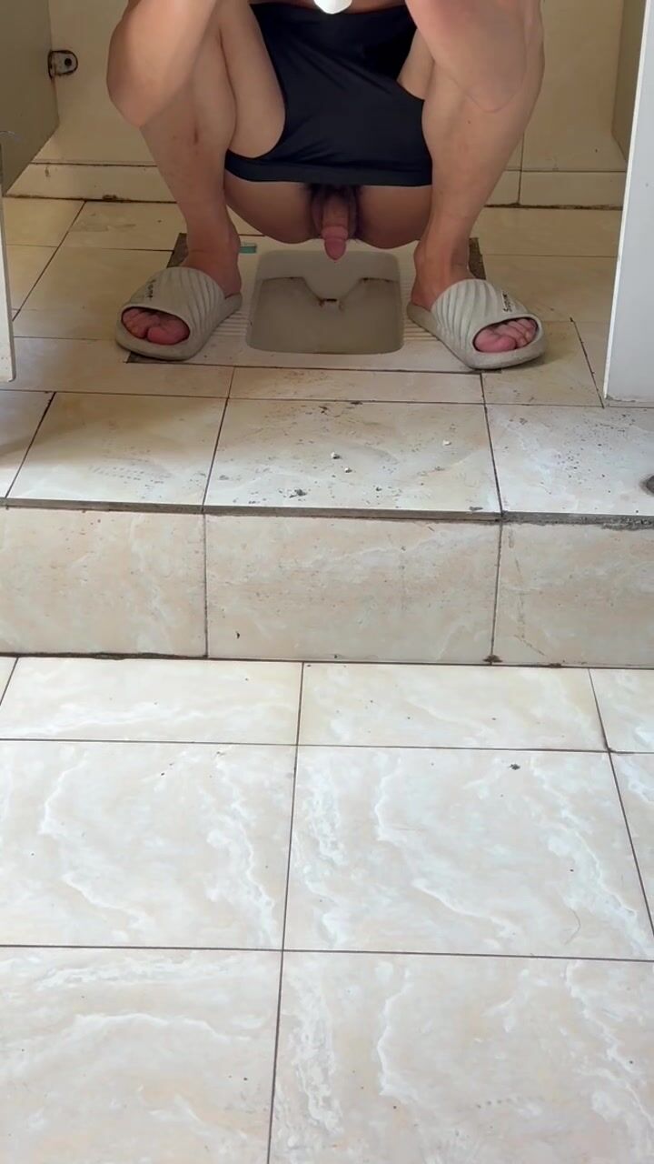 Chinese doorless squat toilet w/ shitting 4