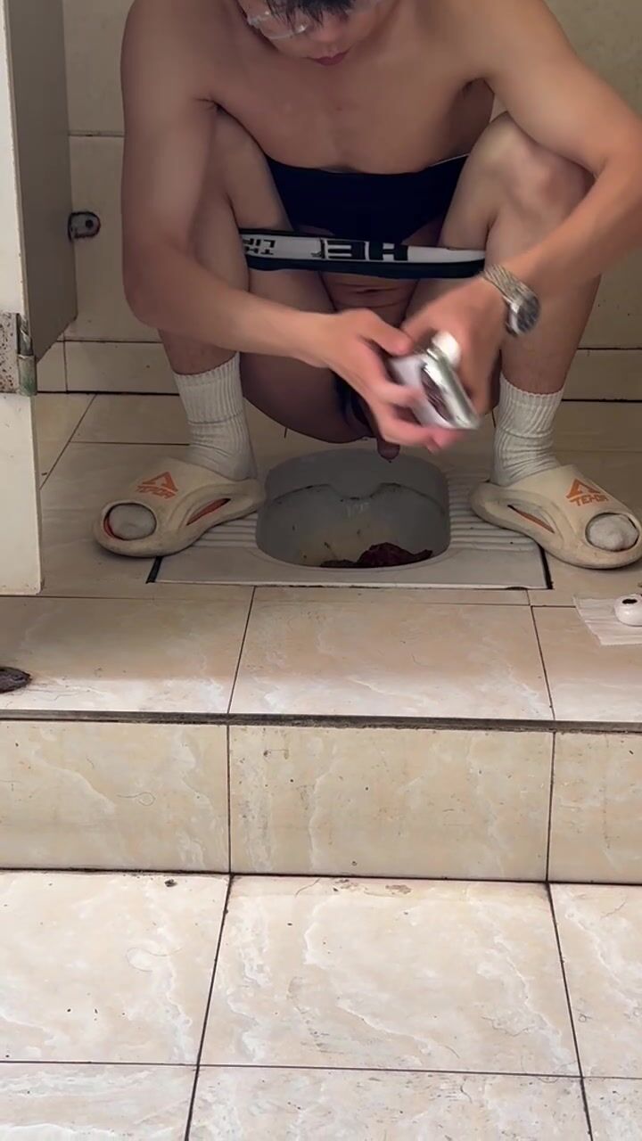 Chinese doorless squat toilet 41