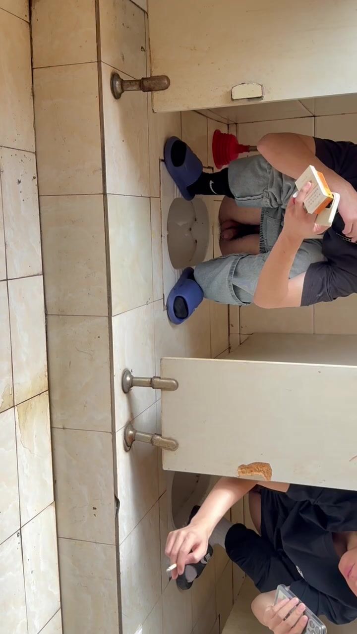 Chinese doorless squat toilet w/ pissing