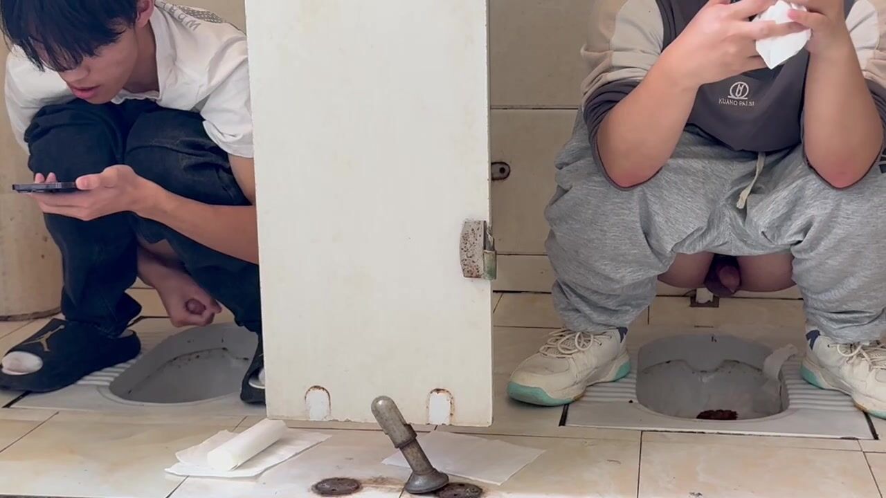 Chinese doorless squat toilet w/ pooping 4