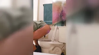 Hover dump and piss in dual cam