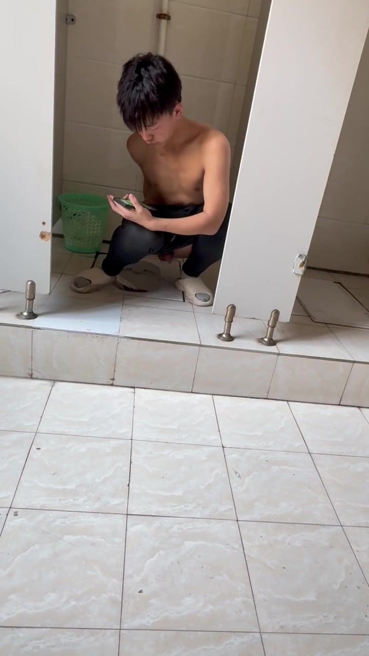 Chinese doorless squat toilet 68