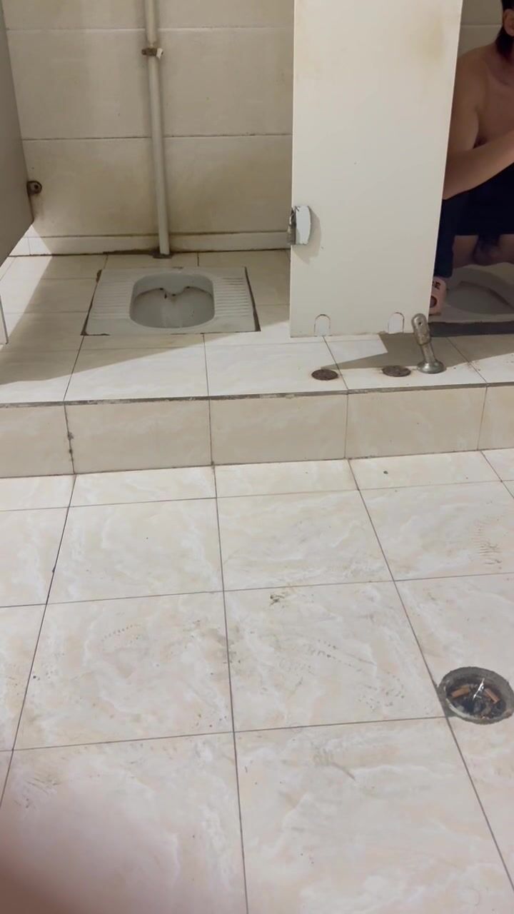 Chinese doorless squat toilet 89