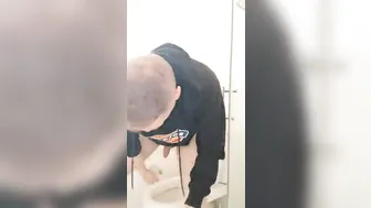 Skater Lad Takes A Sloppy Fast Shit