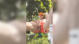 Hot dude pissing outdoor