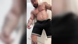 Fartmaster Daddy Takes a Shit