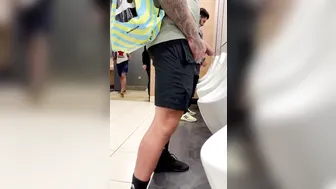 Big Dick Pissing