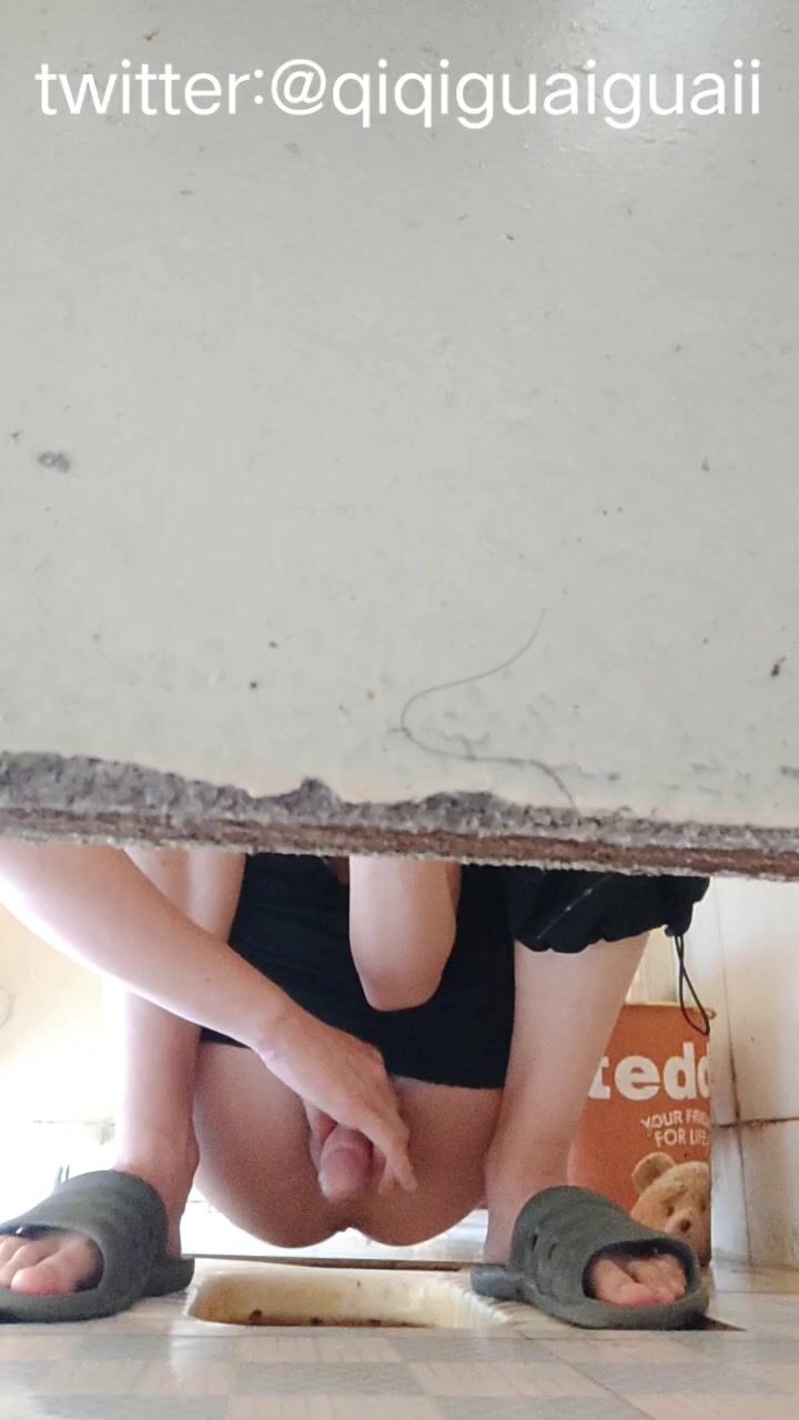 Chinese college toilets 10