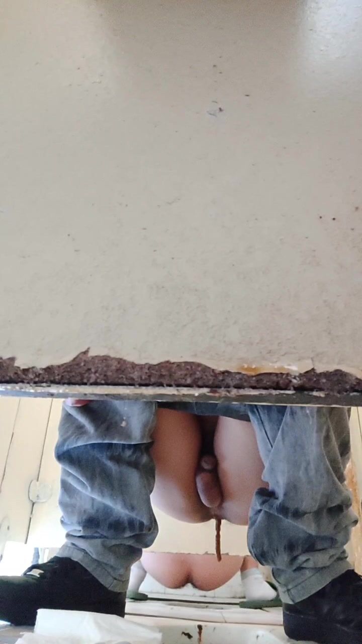Chinese college toilets 11