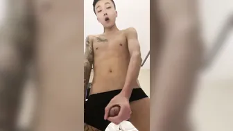 Big dick Chinese Twink jerk off