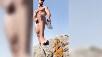 Hunk Outdoor Shitting