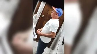 Bar Spy Piss
