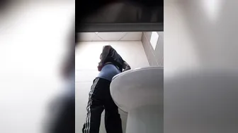 Tatted Hung Squat Wiping