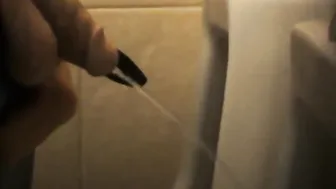 Spy Beautiful Man Pissing