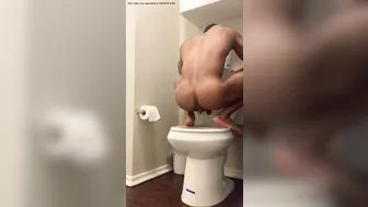 Hot mucsle takes a shit
