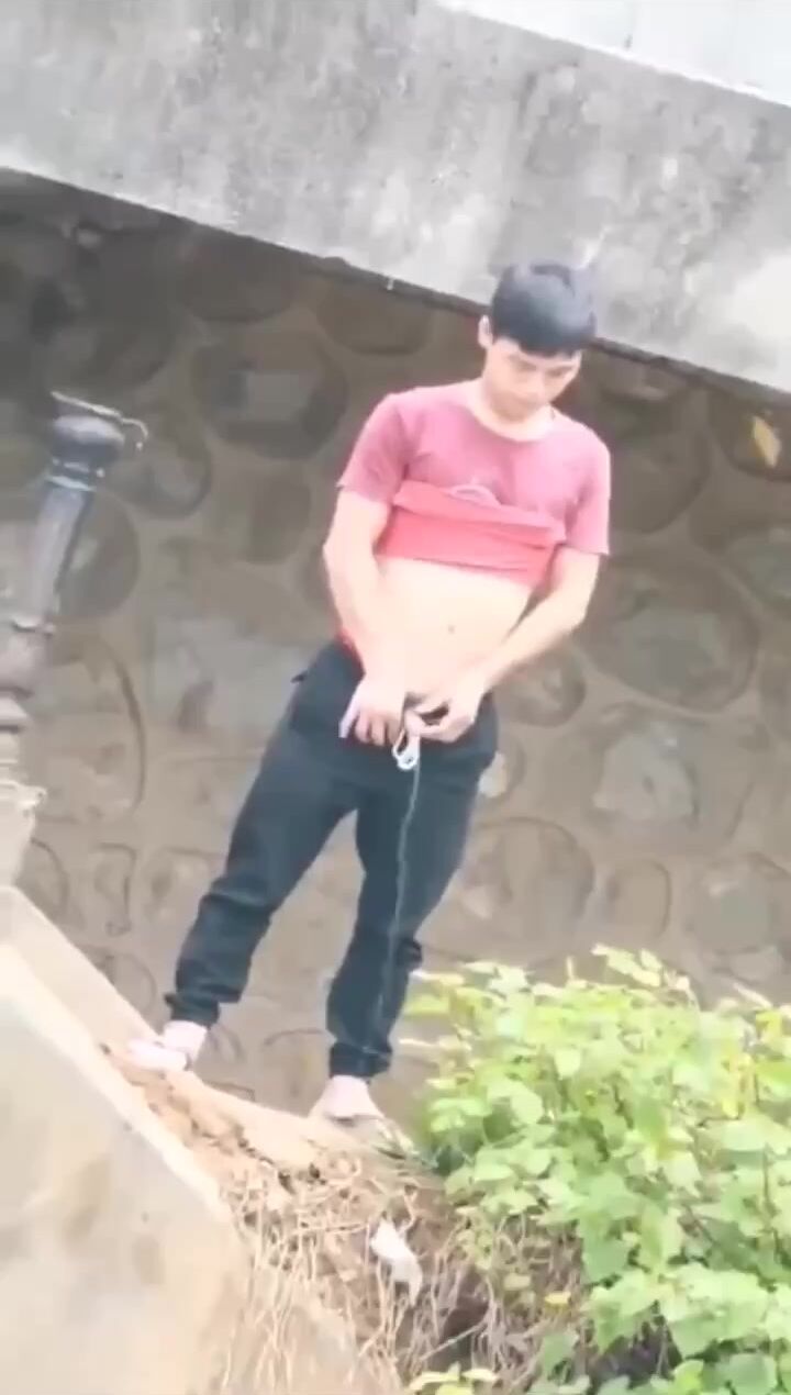 pissing 4