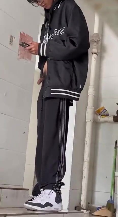 男厕偷拍pissing 2