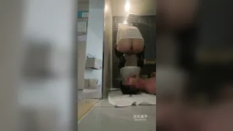 一个合格的马桶 就是主人拉什么就吃什么！没有选择的权利，吞咽将是你一生的修炼！